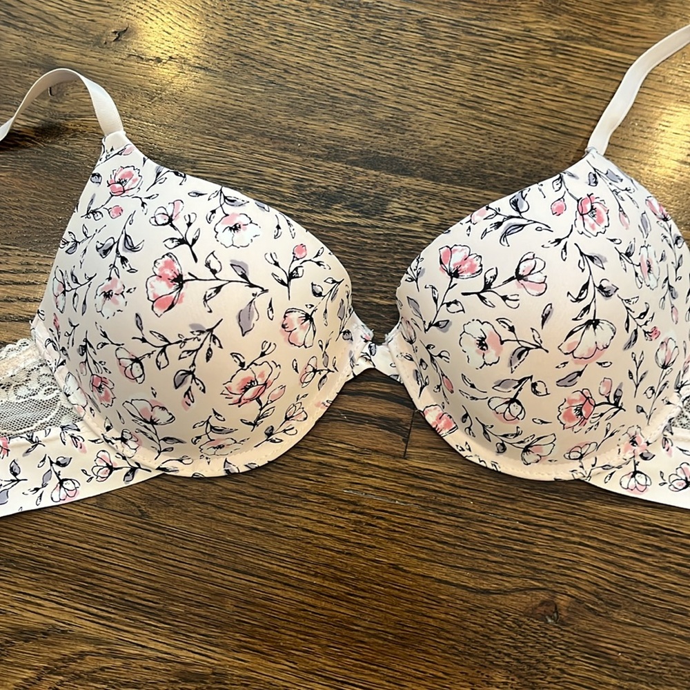 Floral and Leopard Print Women's Bras so pretty 
Size 34-36 C - Picture 2 of 4